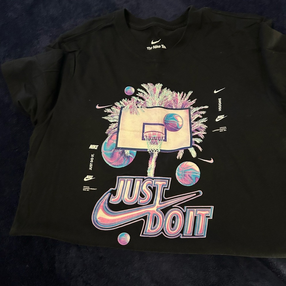 Nike Black Short Sleeve Tee with Graphic Design